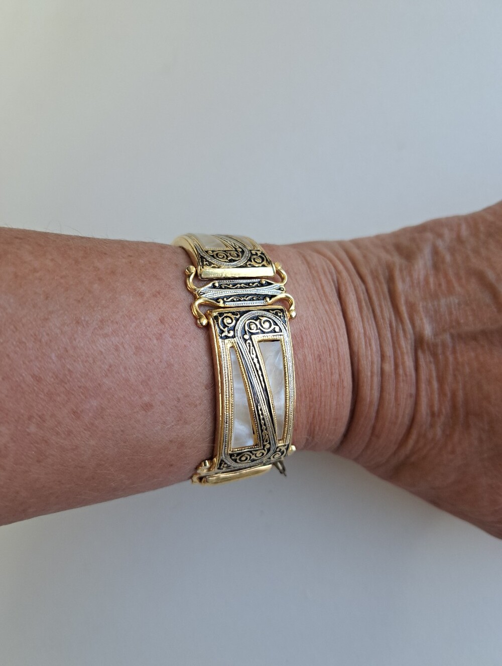 Spanish-Style Vtg Mother Of Pearl Bracelet - Picture 5 of 8
